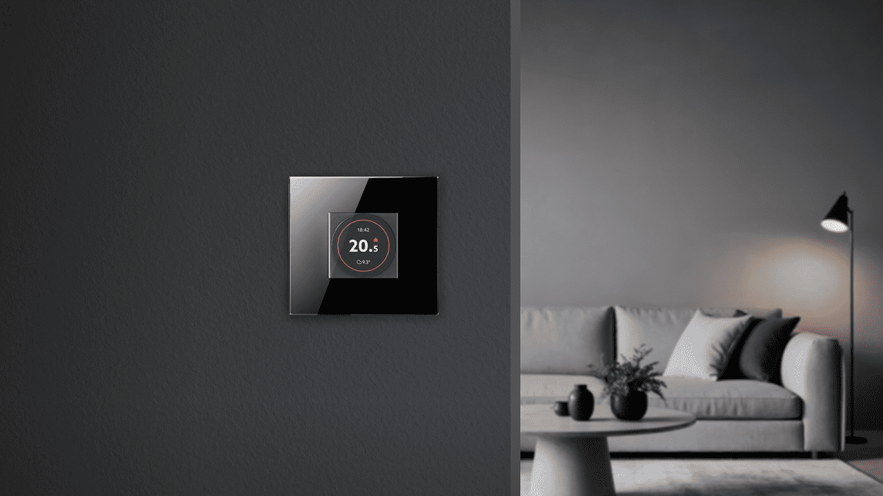 Cronotermostato WiFi da incasso Swipe 4box con display touch OLED in primo piano