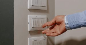 Tasto Uniko Lite S di 4box per ridurre e ottimizzare i consumi energetici in concessionaria